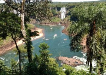 Las Cataratas del Iguazú con otro atractivo de muy poco caudal 3 2024