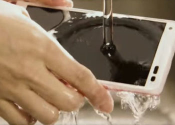 ¿Te lavas las manos y llevas desinfectante por temor al coronavirus? Limpiar tu teléfono podría ser más importante 16 2024