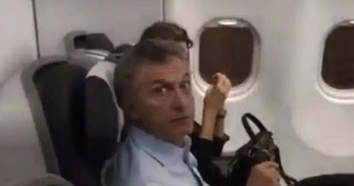 Mauricio Macri sufrió un escrache cuando viajaba en avión: “Ladrón, arruinaste el país” 1 2024