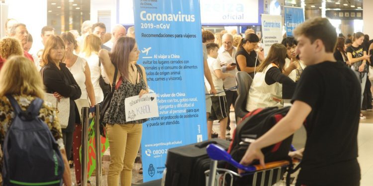 Hay 23.000 argentinos varados en el exterior por el coronavirus y el regreso se complica por el cierre de fronteras 1 2024