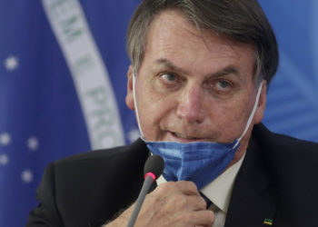 Bolsonaro pidió abandonar medidas contra el coronavirus 8 2024