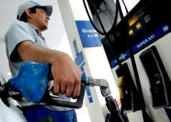 Por la cuarentena obligatoria, la demanda de combustibles cayó un 85% en Argentina 17 2024