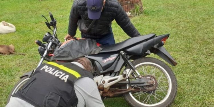 En San Javier, dos policías terminaron presos por ladrones de moto 1 2024