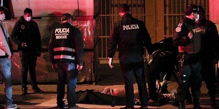 Trece muertos por asfixia en Lima al intentar escapar cuando la Policía allanó una fiesta ilegal 1 2024
