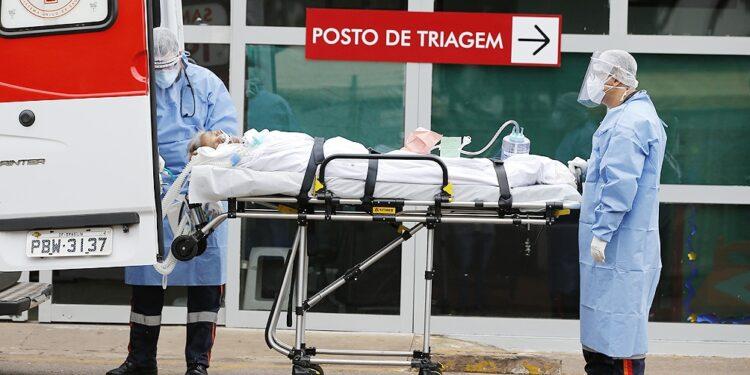 Brasil superó los 4,54 millones de casos y se acercó a las 137.000 muertes 1 2024