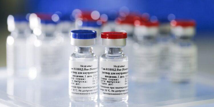 El 14 por ciento de los voluntarios de la vacuna rusa sufrió efectos secundarios 1 2024