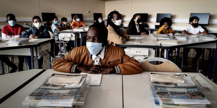 Francia cerró más de 80 escuelas por coronavirus en los primeros 15 días de clases 1 2024