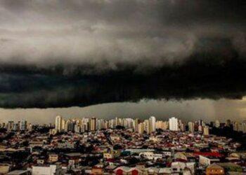 Reportan lluvia negra en frontera entre Brasil y Misiones 3 2024