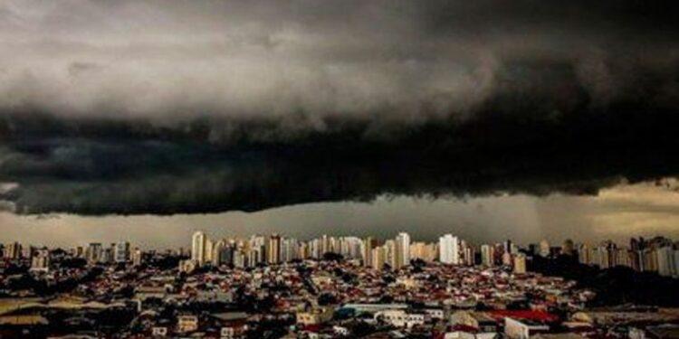 Reportan lluvia negra en frontera entre Brasil y Misiones 1 2024