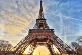 Evacuaron la Torre Eiffel por una amenaza de bomba: la policía acordonó el área 19 2024