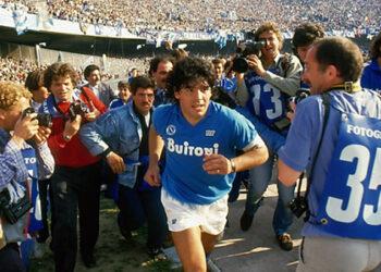 Tras el fallecimiento de Diego Armando Maradona, el estadio San Paolo de Nápoles pasará a llamarse como el ex futbolista 5 2024