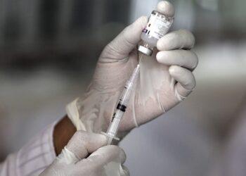 Rusia anunció que su segunda vacuna contra el coronavirus demostró una eficacia del 94% y funciona contra todas las cepas 17 2024
