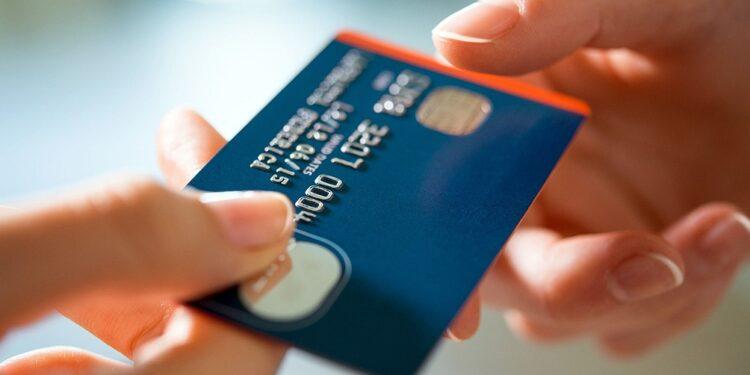 Las tarjetas de crédito mantendrán el tope de 43% para financiar saldos 1 2024