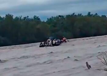 Buscan a niños y adultos desaparecidos en un gomón que se averió cruzando el río Bermejo 13 2024