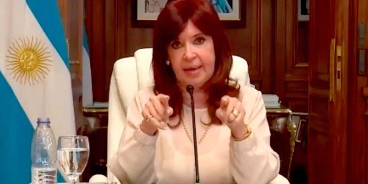 Cristina Kirchner apuntó contra los jueces: “Ustedes contribuyeron a que ganara Macri y son responsables de lo que pasa con la economía” 1 2024