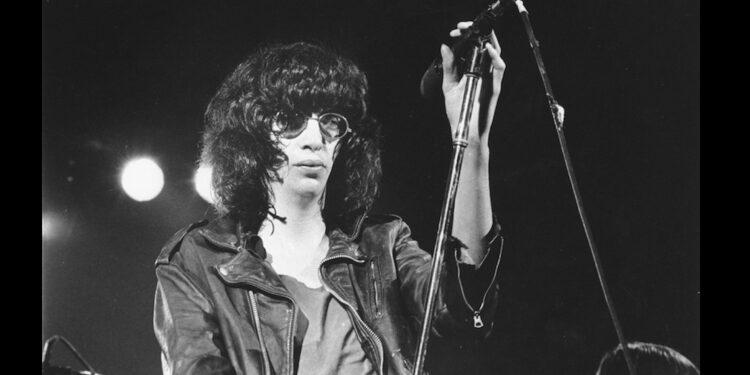 Joey Ramone: A 20 años de su fallecimiento + Top 10 1 2024