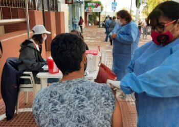 Posadas: Operativo de vacunación contra el Covid-19 en el barrio Villa Urquiza 15 2024