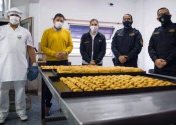 La panadería solidaria policial tuvo su primera prueba piloto de producción 9 2024