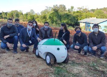 Presentaron en Misiones el Huampa 1: un simpático robot que contribuirá al cuidado de cultivos en la chacra 9 2024