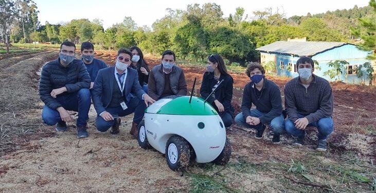 Presentaron en Misiones el Huampa 1: un simpático robot que contribuirá al cuidado de cultivos en la chacra 1 2024