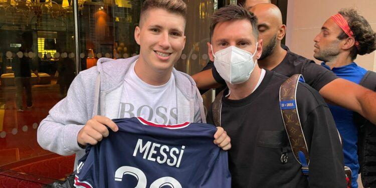 El joven de Wanda que esperó cuatro horas a Messi y logró la foto soñada: "Le dije, soy de Misiones" 1 2023