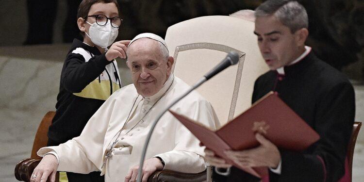 El curioso momento del Papa y un niño que le quiso "robar" el solideo durante la Audiencia 1 2024