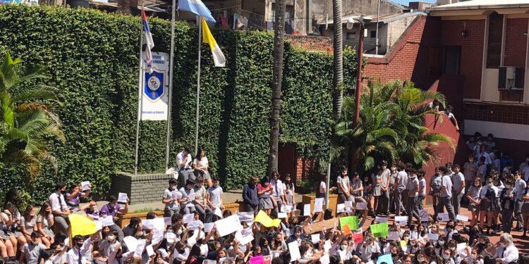 Escándalo en el Roque González: con una sentada, alumnas exigieron medidas ante abuso de sus compañeros 1 2024