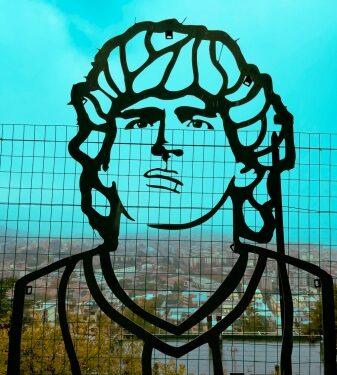 Maradona se ilumina en Italia con una gran escultura 1 2024