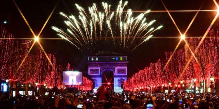París anula fuegos artificiales y conciertos de fin de año por la pandemia 1 2024