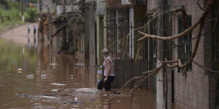 Fuertes lluvias dejan 10 muertos y miles de damnificados en Brasil 1 2024