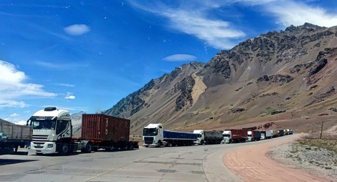 Se destrabó el conflicto entre Argentina y Chile que mantuvo unos 3 mil camiones varados en la frontera 1 2024