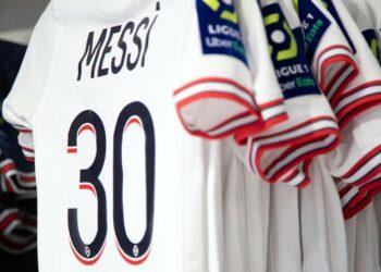 Messi presentó la nueva camiseta del PSG inspirada en Michael Jordan 1 2024