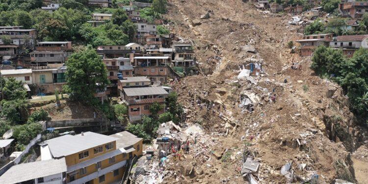 Tragedia en Brasil: Sigue la alarma en Petrópolis ante la posibilidad de nuevos derrumbes 1 2024