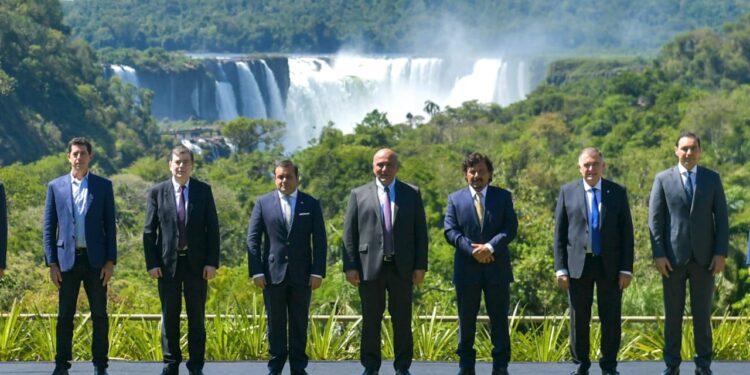 Cumbre en Iguazú: ampliarán la capacidad energética y elevarán subsidio al transporte para las provincias del Norte Grande 1 2024