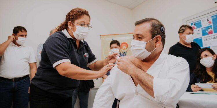 El gobernador dio luz verde a la vacunación antigripal con el desafío de llegar "a la población vulnerable lo antes posible" 1 2024