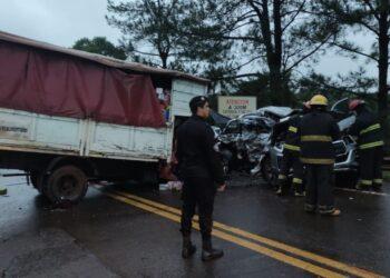 Choque mortal: fallecieron dos hombres al colisionar una camioneta y un camión de reparto 11 2024