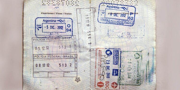 Adiós al sellado en los pasaportes para entrar o salir de la Argentina 1 2024