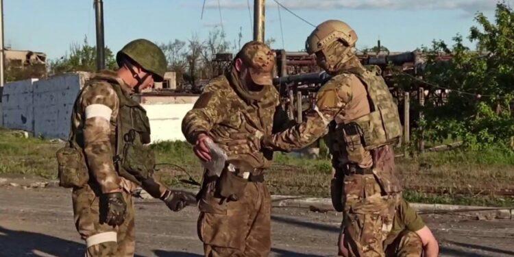 Militares ucranianos de la acería de Mariupol se rindieron frente a las tropas rusas 1 2024