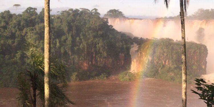 Comenzó a bajar el río Iguazú, pero La Garganta del Diablo seguirá cerrada 1 2024