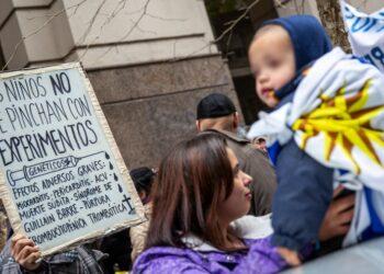 Uruguay: un juez suspendió la vacunación anticovid en menores de 13 años 7 2024