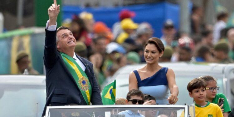 Bolsonaro ignoró el Bicentenario, llevó a miles a la calle y gritó que tiene vigor sexual 1 2024