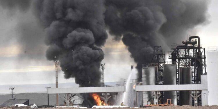 Tres muertos por una explosión e incendio en una refinería en Neuquén 1 2024