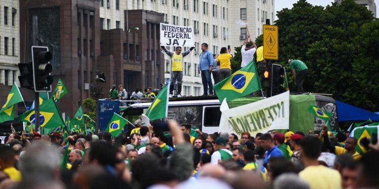 Bolsonaristas fueron a los cuarteles a pedir un golpe pero el Presidente pidió desbloquear las rutas 1 2024