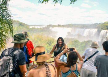 En Iguazú más de 10 mil turistas visitaron Cataratas durante el fin de semana largo 17 2024