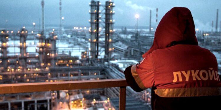 Comienza a regir un tope al precio del petróleo ruso para presionar a Rusia por Ucrania 1 2024