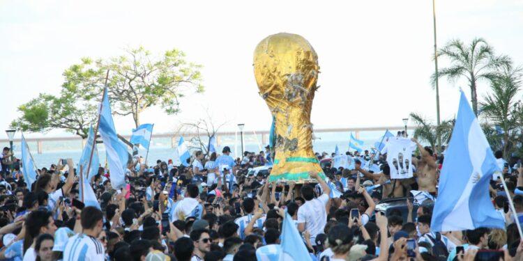 Argentina campeón del mundo: los hinchas explotaron con festejos en todo Misiones, el Obelisco y resto del país 1 2024