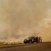 Dotaciones de bomberos trabajan para extinguir un incendio forestal en Villa Olivari, Corrientes 3 2024