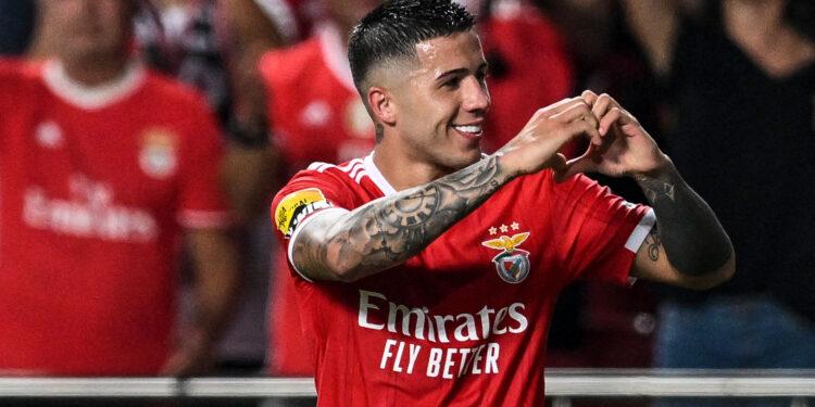 Benfica's Argentine midfielder Enzo Fernandez celebrates after scoring his team's third goal during the Portuguese League football match between SL Benfica and Arouca FC at the Luz stadium in Lisbon on August 5, 2022. (Photo by PATRICIA DE MELO MOREIRA / AFP)