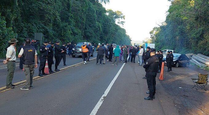 En la previa del finde largo, docentes reclaman en el acceso a Iguazú y taxistas buscan diluir la medida 1 2024