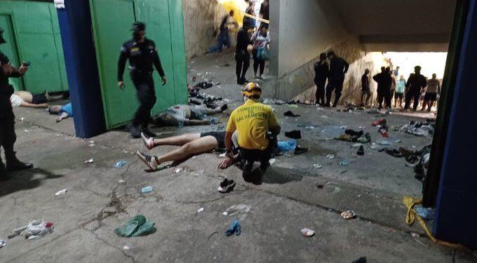 Tragedia en El Salvador: doce personas murieron por una estampida en un estadio 1 2024
